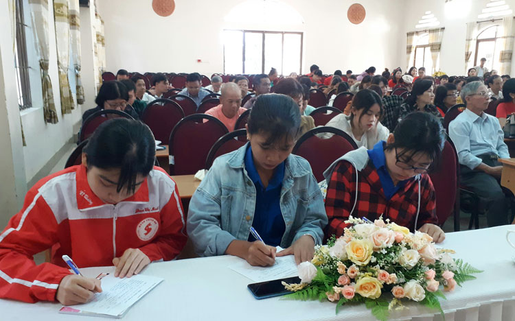 Bồi dưỡng công tác Hội Chữ thập đỏ cho 120 tình nguyện viên