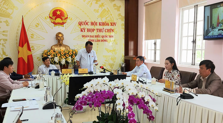Quốc hội thảo luận kế hoạch phát triển vùng đồng bào dân tộc thiểu số và Dự án Luật Đầu tư