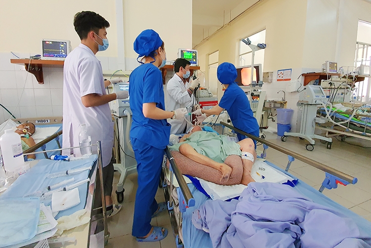 Học tập và làm theo lời Bác ''lương y như từ mẫu''