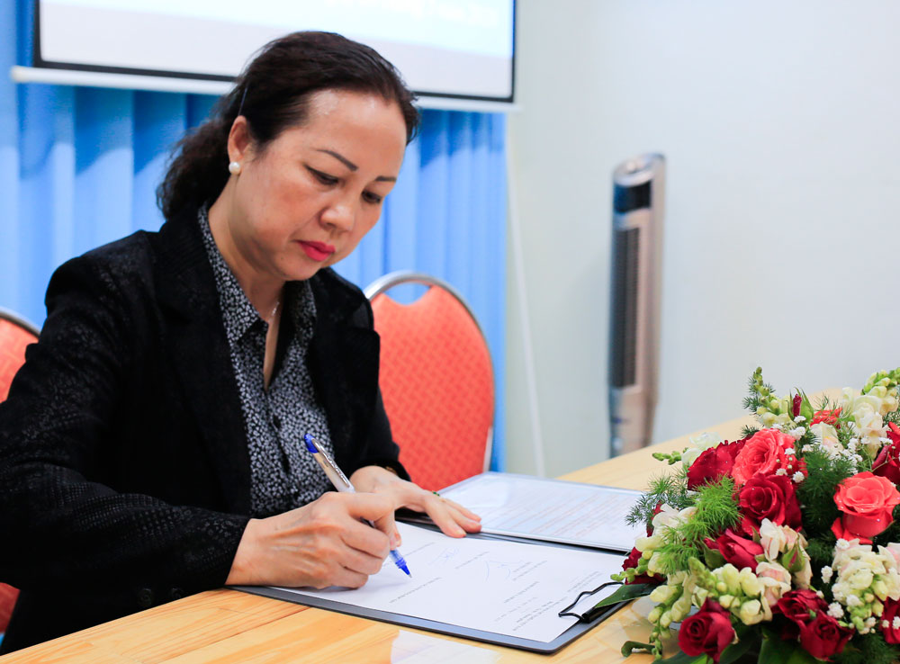 Tiểu thương chợ Đà Lạt ký cam kết thực hiện phong cách người Đà Lạt trong kinh doanh