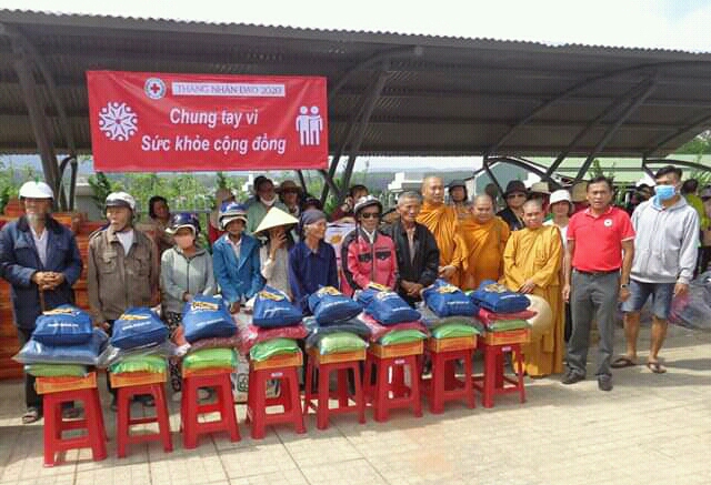 Chợ Nhân đạo Đơn Dương phục vụ cho 300 người có hoàn cảnh khó khăn ảnh hưởng dịch bệnh Covid-19 và hạn hán