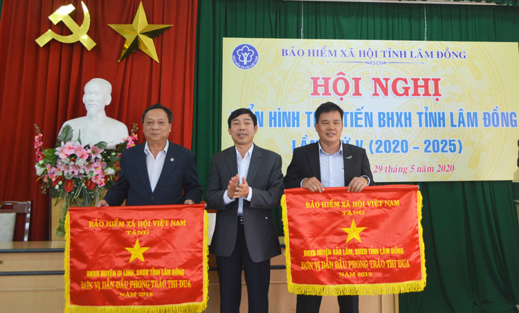 BHXH Lâm Đồng biểu dương các điển hình tiên tiến