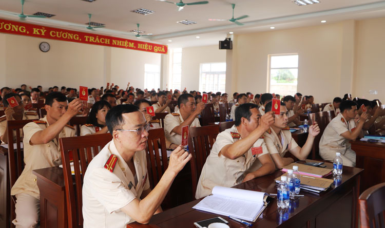 Đại hội biểu quyết thông qua Nghị quyết Đại hội