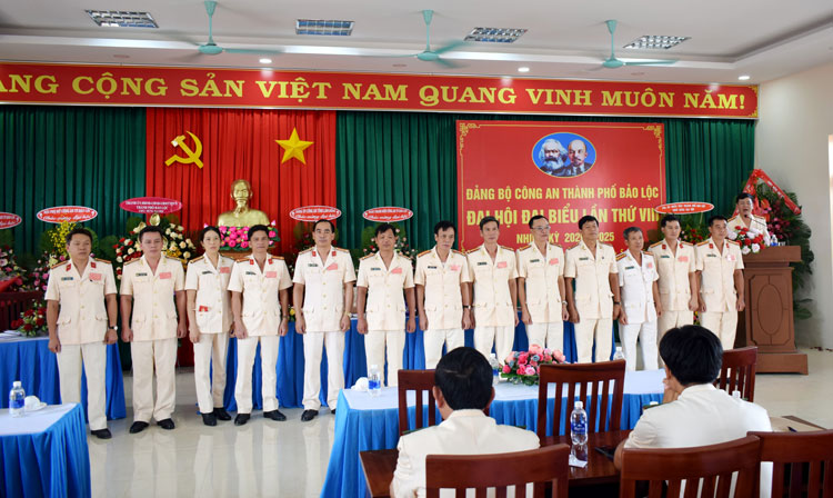 Ban Chấp hành Đảng bộ Công an TP Bảo Lộc nhiệm kỳ 2020 – 2025 ra mắt Đại hội