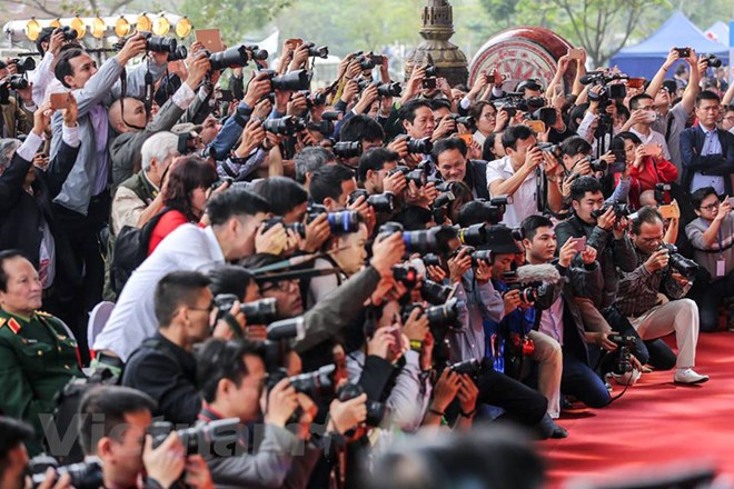 Các nhà báo tác nghiệp. Ảnh: Vietnam+