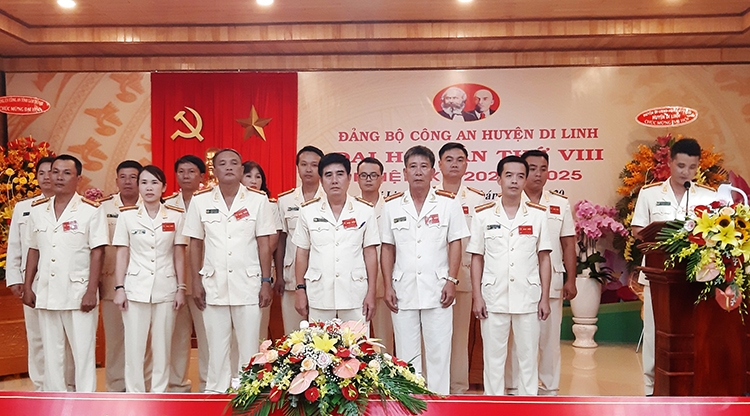 Đoàn đại biểu đi dự đại hội cấp trên ra mắt Đại hội