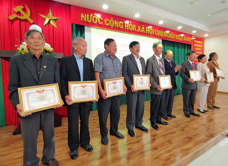 Biểu dương cán bộ Hội NCT tiêu biểu