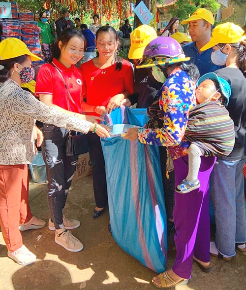 Phiên chợ Nhân đạo lần thứ 6 có tổng trị giá trên 560 triệu đồng