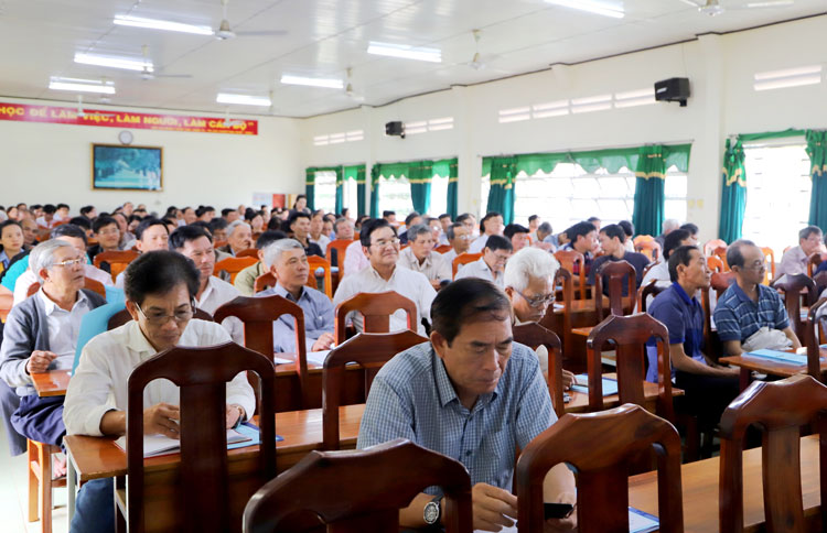 Hơn 300 người được phổ biến pháp luật trong lĩnh vực thông tin và truyền thông