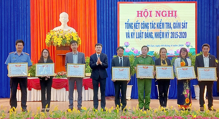 Tăng cường công tác kiểm tra, giám sát để xây dựng Đảng trong sạch, vững mạnh