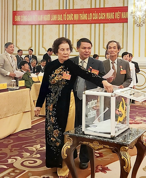 Các đại biểu bỏ phiếu bầu Ban Chấp hành Đảng bộ Phường 3 nhiệm kỳ 2020 - 202