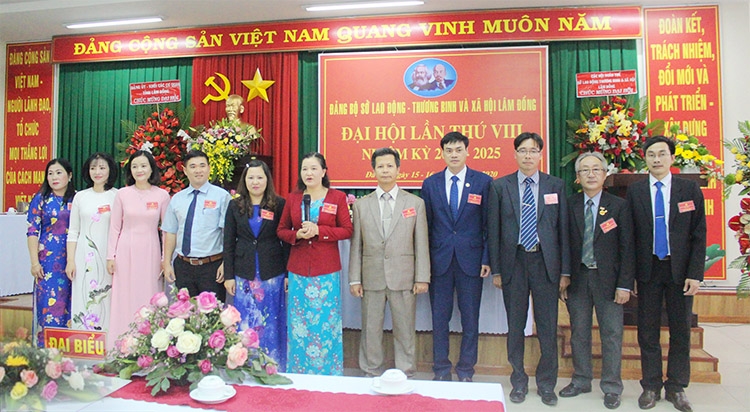 Đoàn đại biểu đi dự Đại hội Đảng cấp trên ra mắt Đại hội