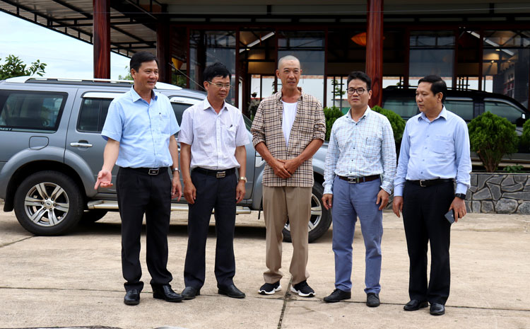 Đoàn công tác kiểm tra thực thế tại Công ty chè Phước Lạc (xã Đam B’ri, TP Bảo Lộc)