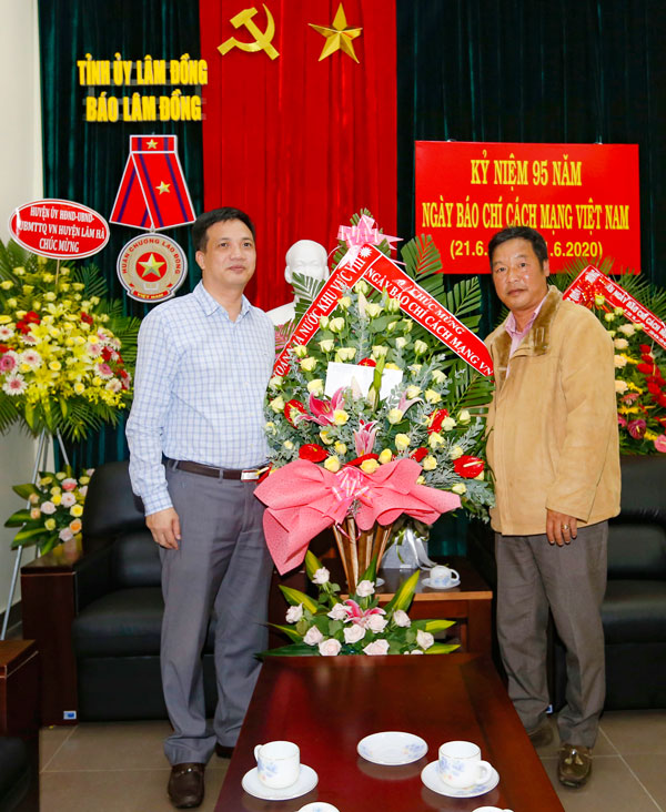 Kiểm toán Nhà nước Khu vực 8 chúc mừng Báo Lâm Đồng