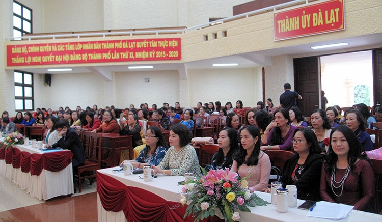 Các đại biểu tham dự hội nghị biểu dương điển hình tiên tiến của Hội Phụ nữ TP Đà Lạt