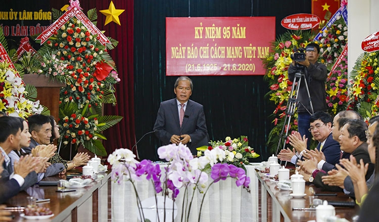 Đồng chí Nguyễn Xuân Tiến, Bí thư Tỉnh ủy Lâm Đồng đến thăm hỏi và chúc mừng Báo Lâm Đồng nhân kỷ niệm 95 năm ngày Báo chí Cách mạng Việt Nam (21/6/1925 - 21/6/2020)