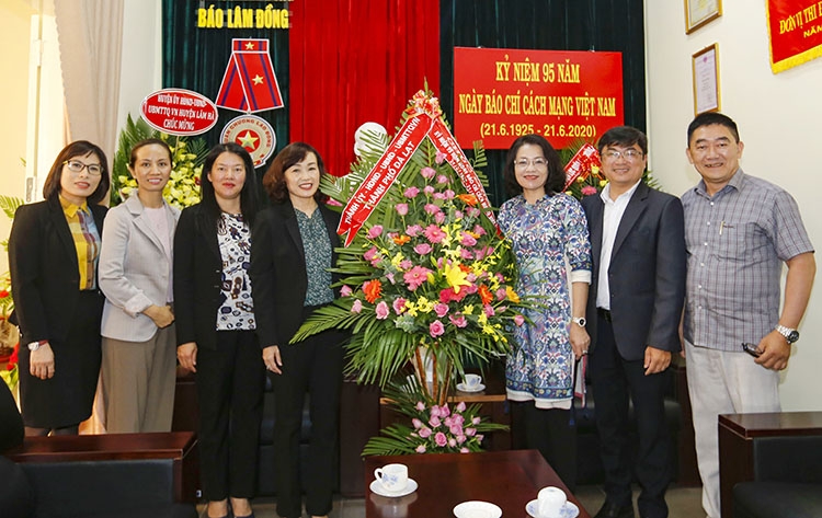 Lãnh đạo các đơn vị, địa phương chúc mừng Báo Lâm Đồng ngày 21/6