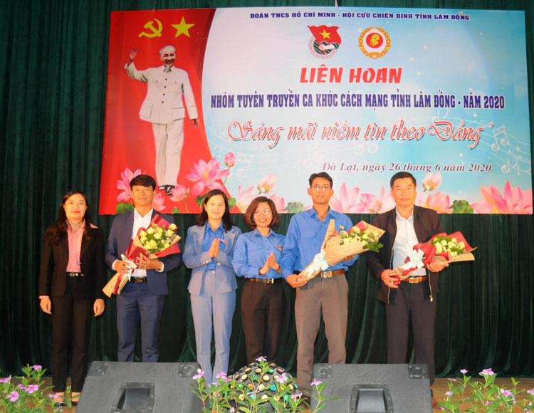 10 đội tham gia Liên hoan nhóm tuyên truyền ca khúc cách mạng