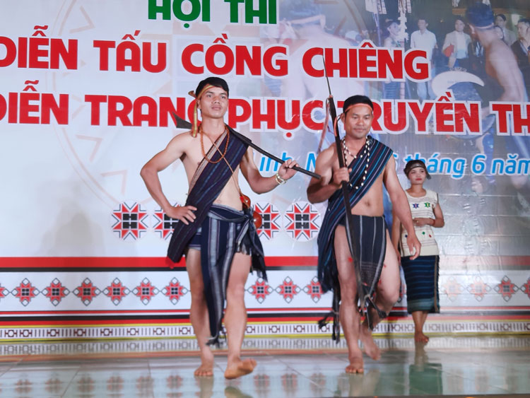 Trang phục truyền thống của nam giới K’Ho