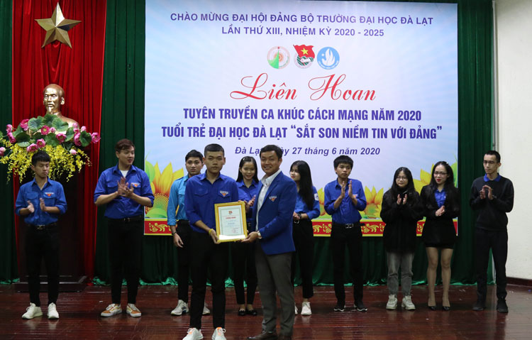 Trao giải tại Liên hoan