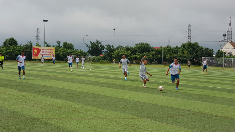 Di Linh khai mạc giải bóng đá nam
