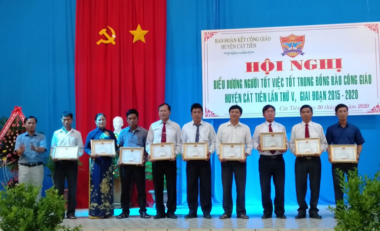Cát Tiên biểu dương người tốt việc tốt trong đồng bào Công giáo  giai đoạn 2015 - 2020
