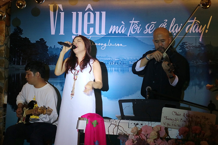 Đêm nhạc &quot;Vì yêu mà tôi sẽ ở lại đây&quot;