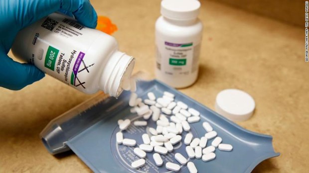COVID-19: WHO ngừng thử nghiệm thuốc chống sốt rét và thuốc chữa HIV