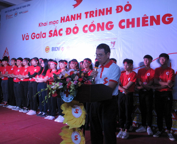 BSCKII Phạm Tuấn Dương - Phó Viện trưởng Viện Huyết học - Truyền máu Trung ương, Phó Trưởng Ban tổ chức Hành trình Đỏ năm 2020 phát biểu tại buổi lễ khai mạc Hành trình Đỏ Lâm Đồng