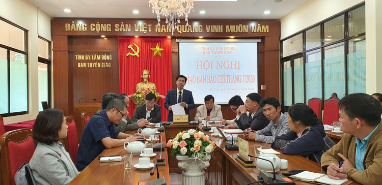 Giao ban báo chí định kỳ tháng 7
