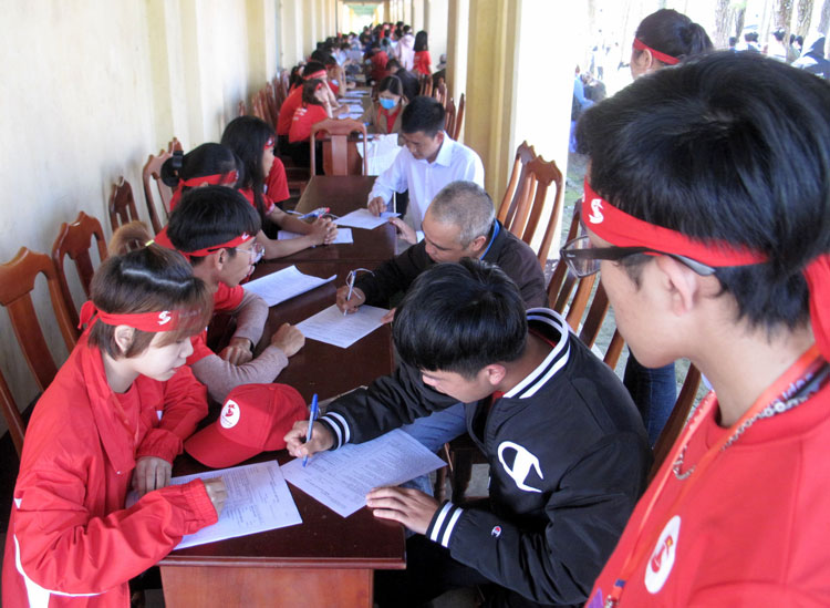 Nhiều người tham gia đăng ký HMTN