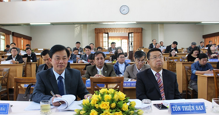 Các đại biểu tham dự kỳ họp