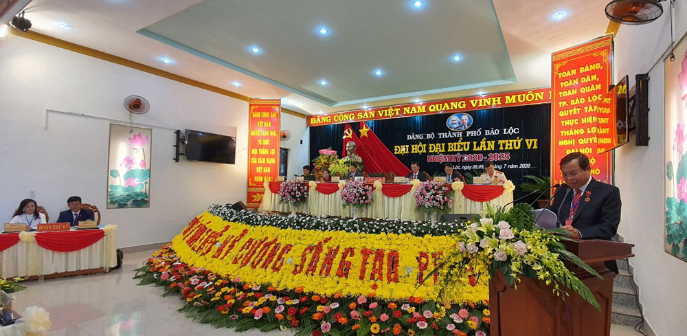 Đoàn Chủ tịch chủ trì Đại hội