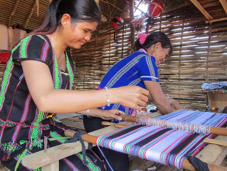 Người Đồng Nai Thượng hăng say trong lao động