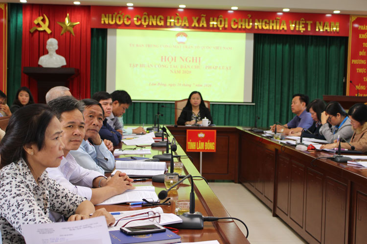Tập huấn trực tuyến toàn quốc chuyên đề dân chủ, pháp luật năm 2020