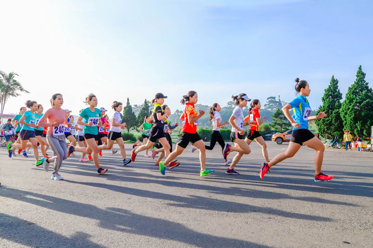 Chạy việt dã nữ