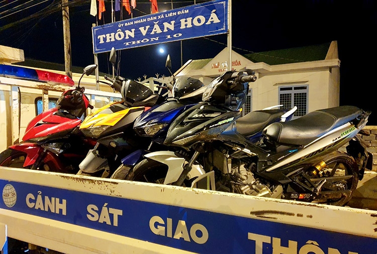Lực lượng chức năng tạm giữ các phương tiện vi phạm