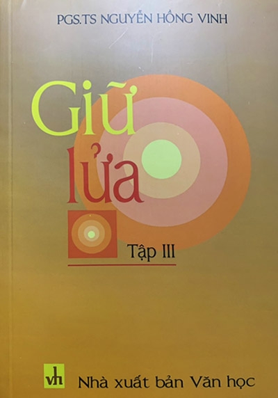 Bìa cuốn sách “Giữ lửa” tập III