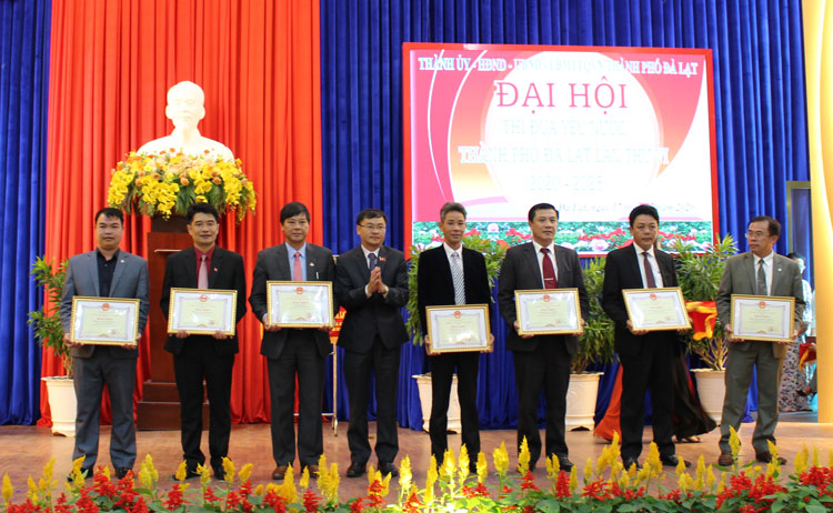 Các tập thể, cá nhân được khen thưởng cấp tỉnh