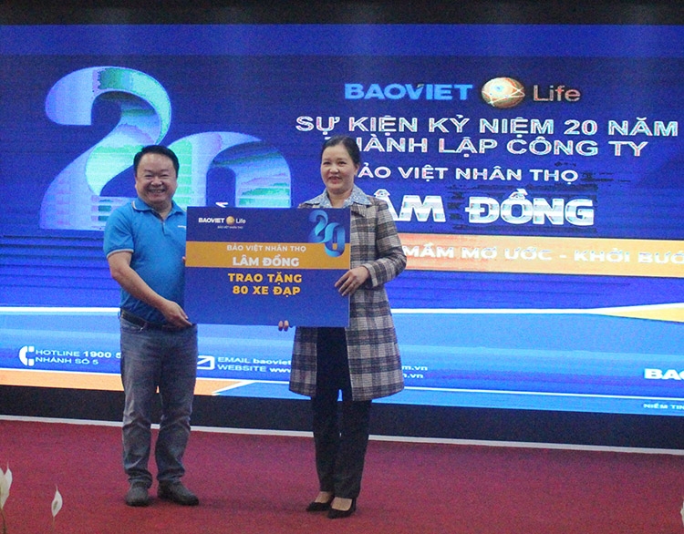 Trao 80 suất học bổng An sinh giáo dục - Xe đạp đến trường