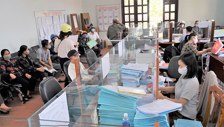Nhiều khó khăn trong tinh giản biên chế