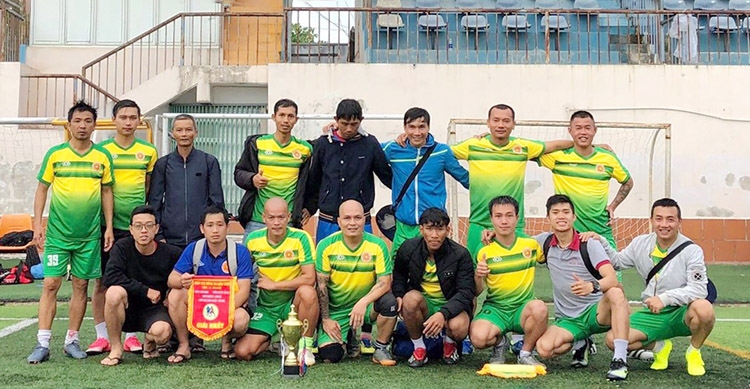 28 năm cho một đội bóng đá phong trào