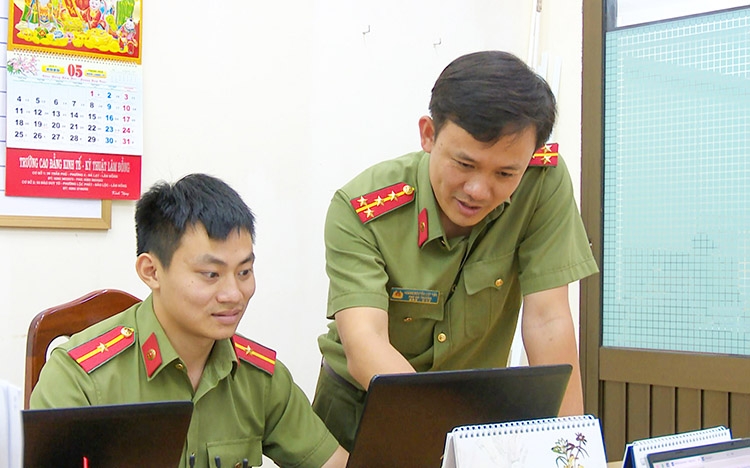 &quot;Chuyên gia&quot; truy tìm tin độc