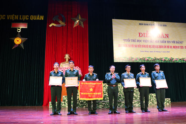 Diễn đàn Tuổi trẻ Học viện sắt son niềm tin với Đảng