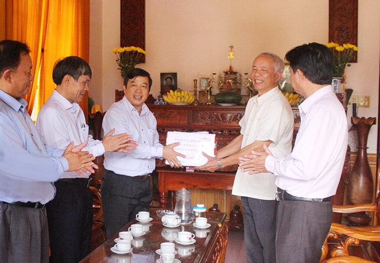 Quan tâm, chăm sóc người có công