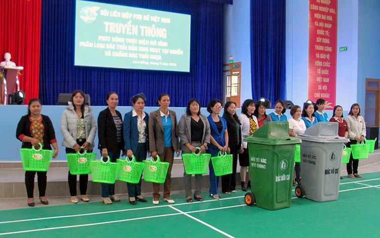 Phụ nữ hành động thiết thực bảo vệ môi trường