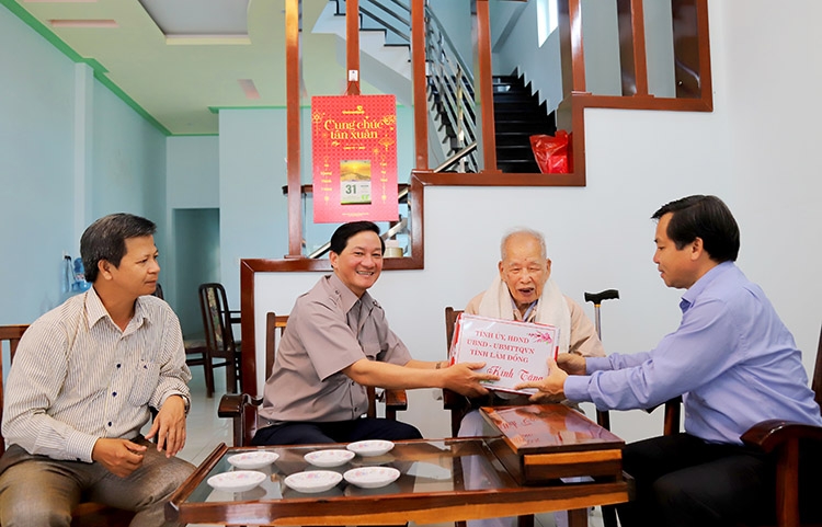 Tháng tri ân, tưởng nhớ những người có công với nước