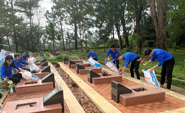 Tuổi trẻ các địa phương ra quân ngày Chủ nhật xanh