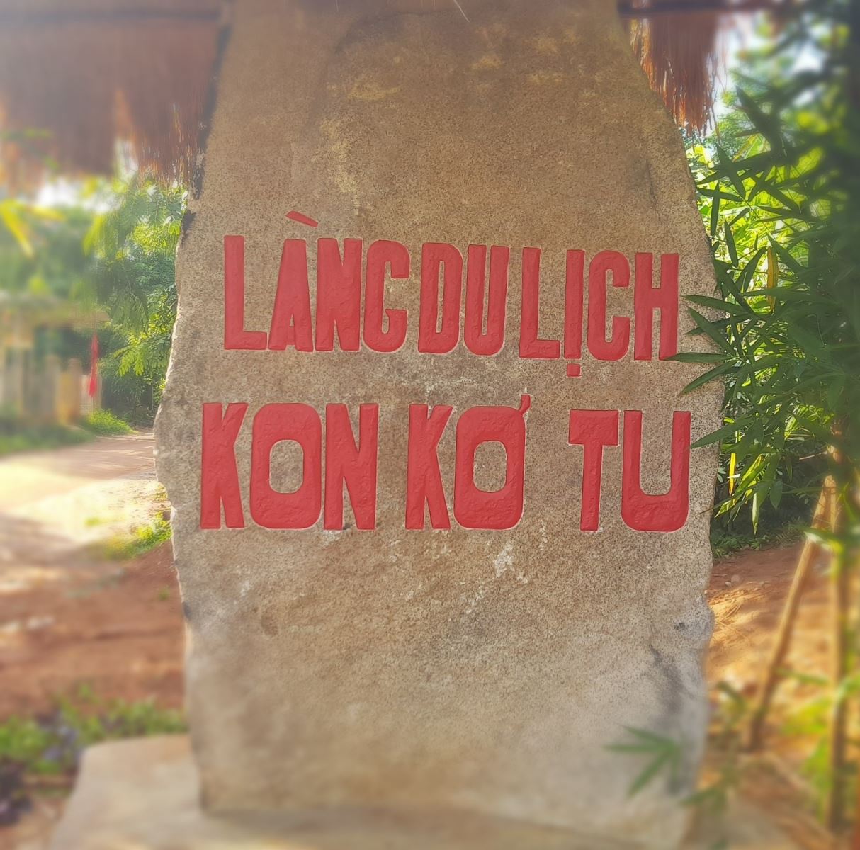 Biển chỉ báo dẫn vào làng