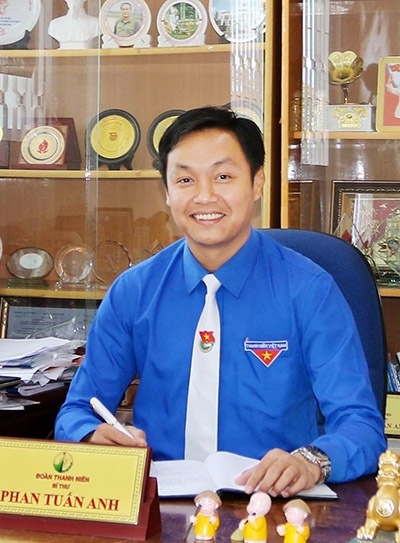 Tuổi trẻ để trưởng thành và cống hiến